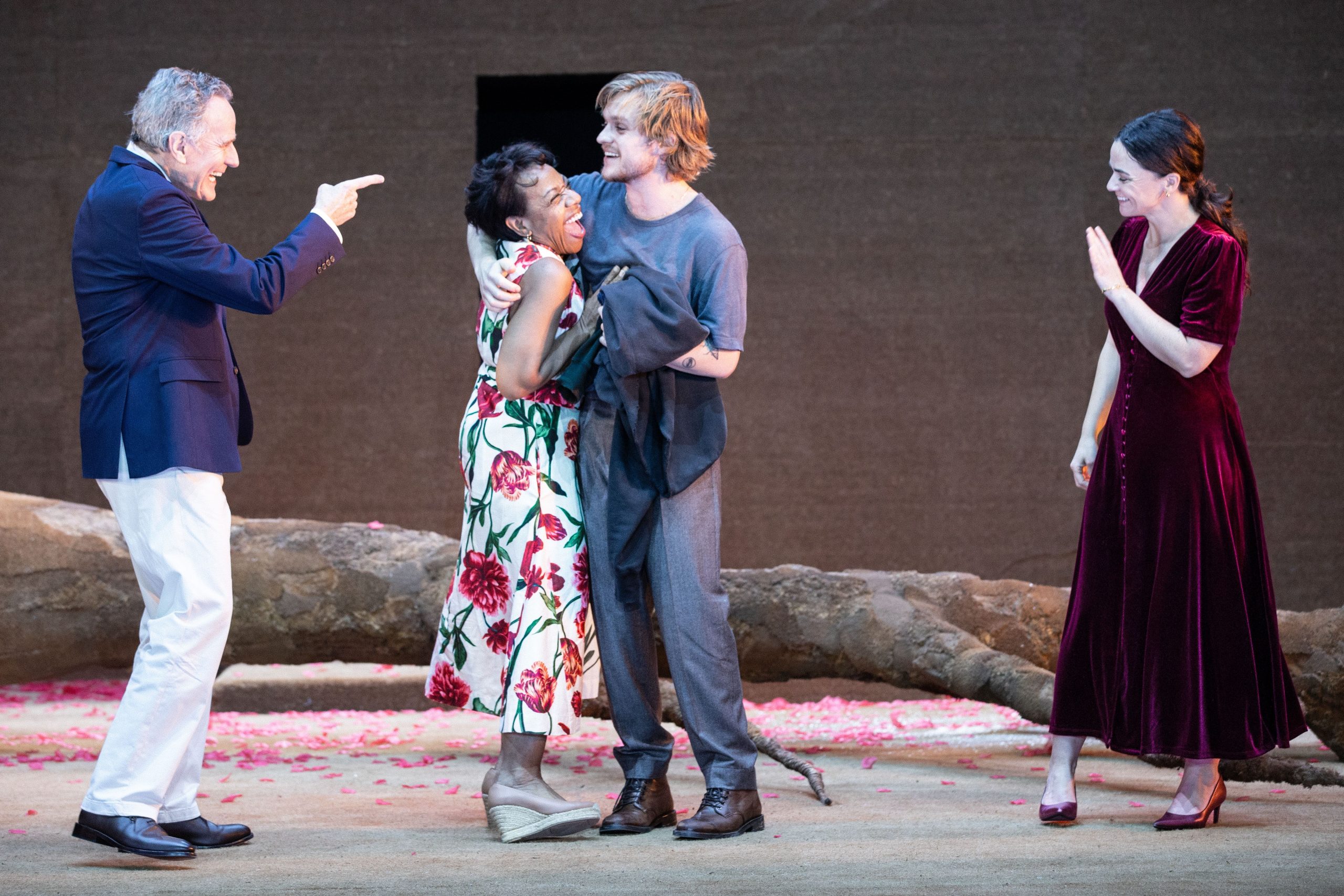 Bryan Cranston (Joe Keller), Marianne Jean-Baptiste (Kate Keller), Tom Glynn-Carney (George Deever) and Hayley Squires (Ann Deever). Photo © Jan Versweyveld