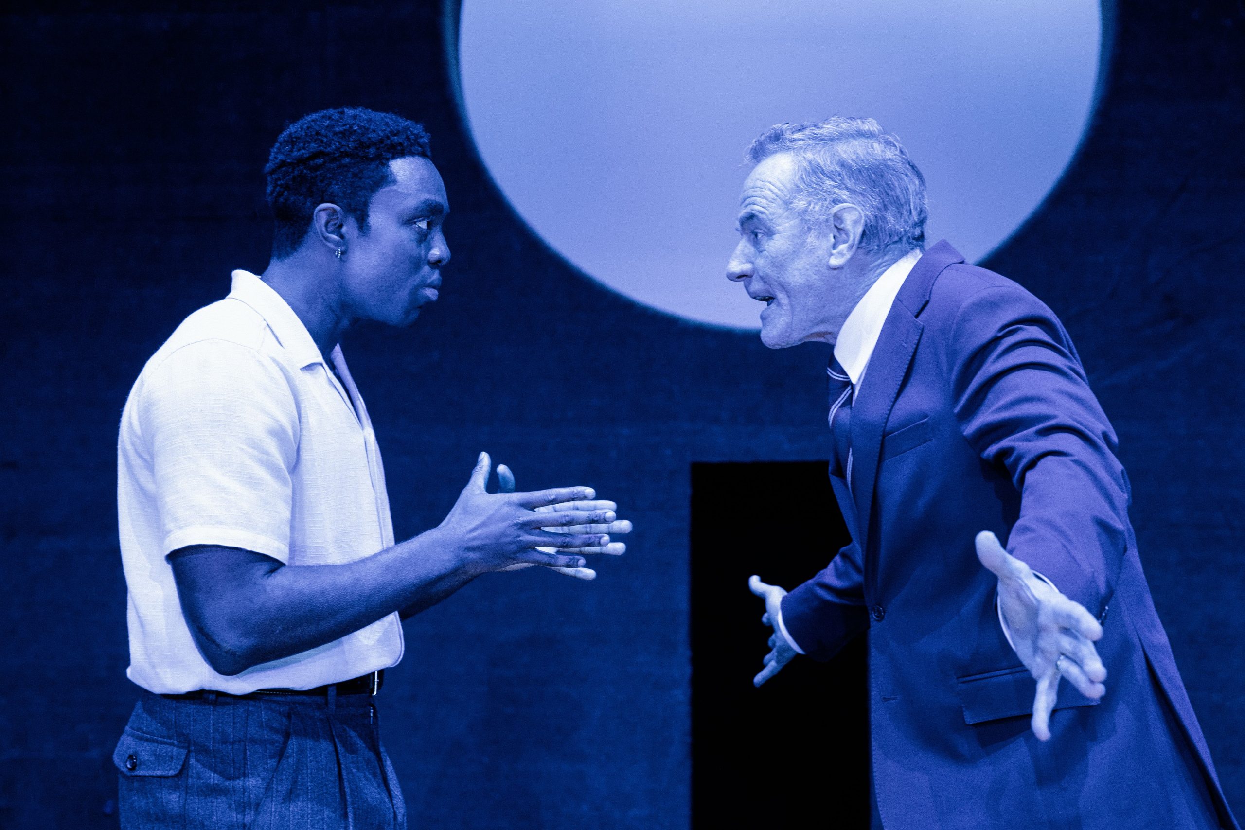 Paapa Essiedu (Chris Keller) and Bryan Cranston (Joe Keller). Photo © Jan Versweyveld